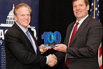 Jim Garrettson, CEO of Executive Mosaic, Presents Anthony Robbins His Second Wash100 Award
