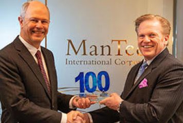 Jim Garrettson, CEO of Executive Mosaic, Presents Kevin Phillips His Third Consecutive Wash100 Award