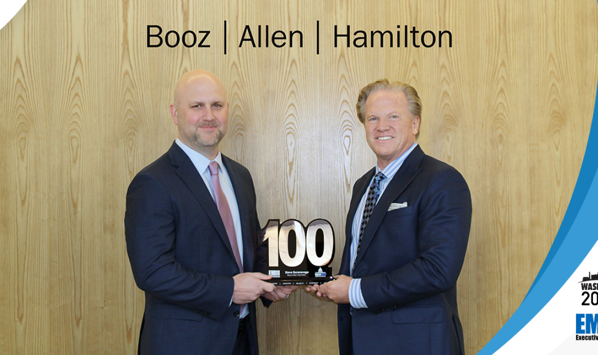 Executive Mosaic CEO Jim Garrettson Presents 2022 Wash100 Award to Booz Allen EVP Steve Escaravage
