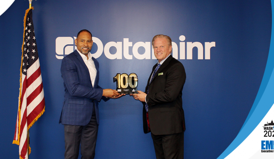 Dataminr Government President Dana Barnes Presented 2022 Wash100 Award By Executive Mosaic CEO Jim Garrettson