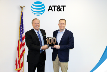 Executive Mosaic CEO Jim Garrettson Presents 1st Wash100 Award to Jason Porter, President of AT&T Public Sector and FirstNet