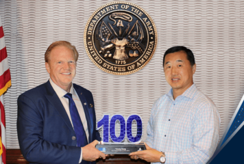 Army’s Young Bang Accepts 2024 Wash100 Award from Executive Mosaic’s Jim Garrettson