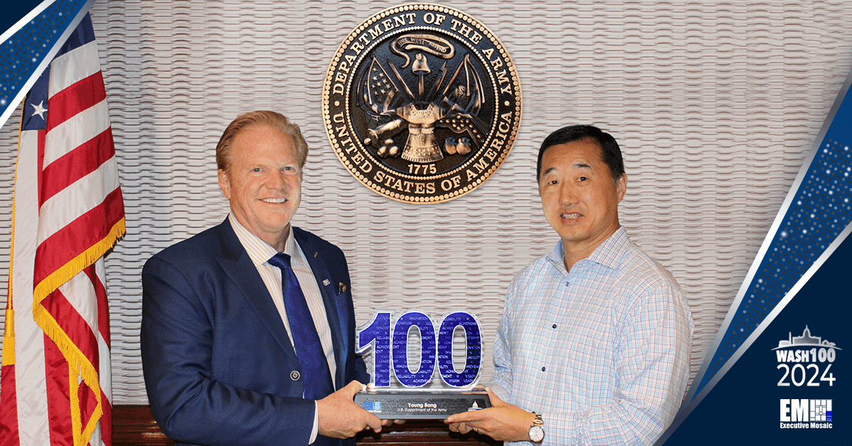 Army’s Young Bang Accepts 2024 Wash100 Award from Executive Mosaic’s Jim Garrettson