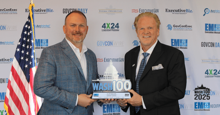 Summit 7 CEO Scott Edwards Accepts 2025 Wash100 Award From Executive Mosaic